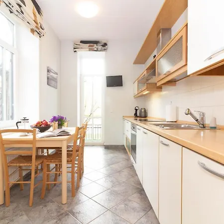 -v66- Apartment, By Cohost Połąga