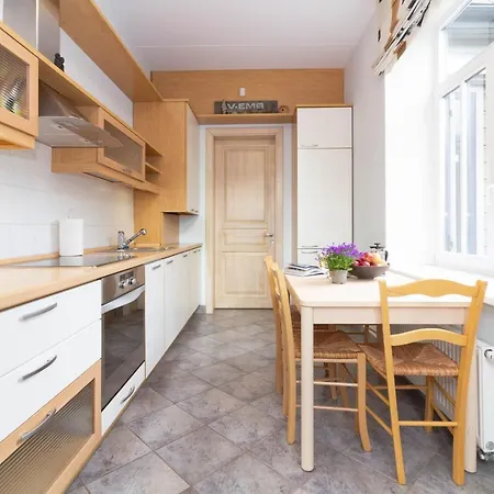 -v66- Apartment, By Cohost *