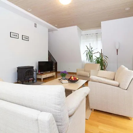 -v66- Apartment, By Cohost Apartament *