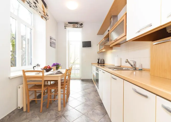 -v66- Apartment, By Cohost פלאנגה