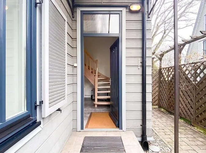 -v66- Apartment, By Cohost פלאנגה