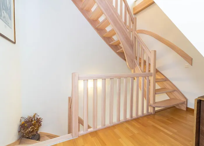 -v66- Apartment, By Cohost פלאנגה