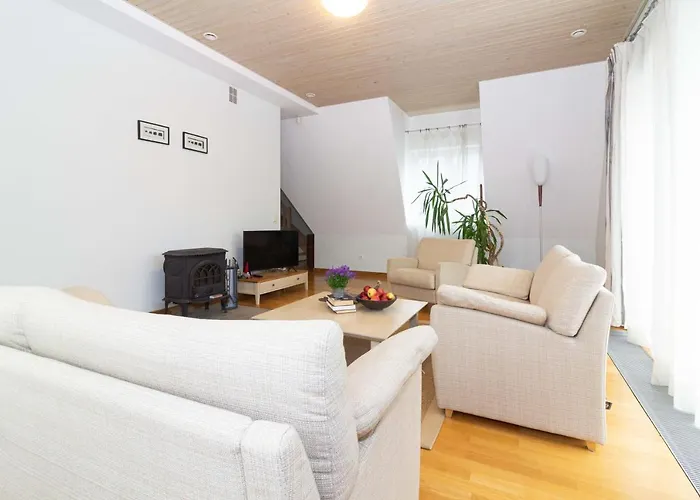 -v66- Apartment, By Cohost דירה *