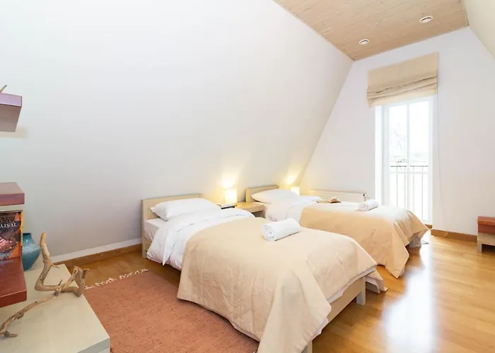 公寓 -v66- Apartment, By Cohost