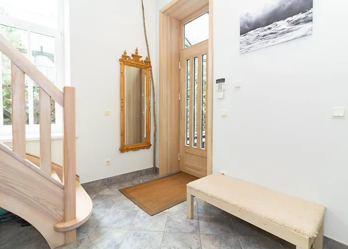 -v66- Apartment, By Cohost פלאנגה