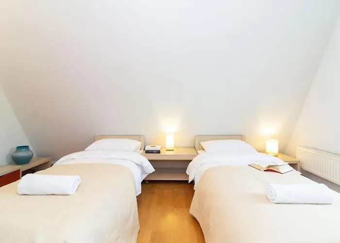 Apartman -v66- Apartment, By Cohost Palanga